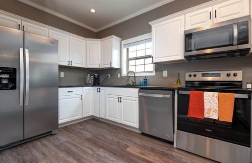 Indian Point Condo | Lake View Retreat with Pools and Spa Near SDC