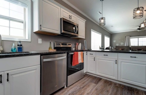 Indian Point Condo | Lake View Retreat with Pools and Spa Near SDC