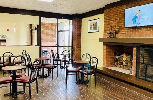 Maysville Hotel | Premier 5-Star Hotel with Pet-Friendly Amenities & Dining