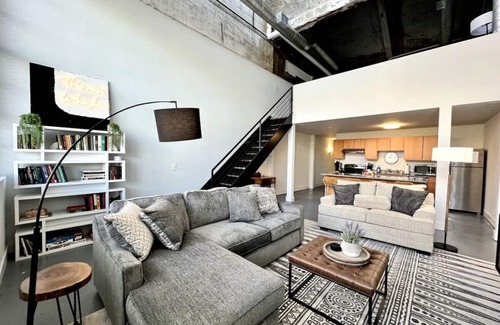 Otterbien Home Apartment | Top-Rated 5104 Cartridge Factory Loft with Pool & Breakfast