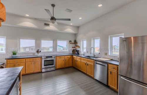 Matagorda House | Unforgettable Ocean Views at 512 Beach House Retreat