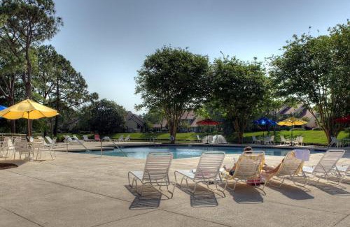 Sandestin House | Beachwalk Bliss: Pet-Friendly Stay with Pool & Breakfast