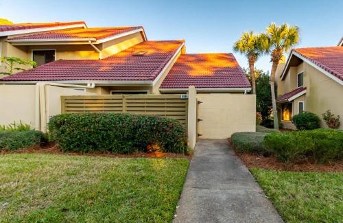 Sandestin House | Beachwalk Bliss: Pet-Friendly Stay with Pool & Breakfast