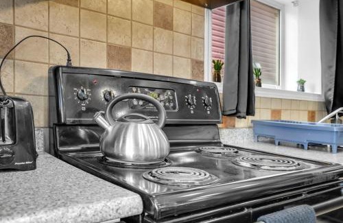 Calgary Apartment | Family-Friendly 3-Bed Suite Near Lake Central Airport