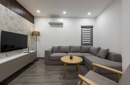 Ba Dinh Condo | Elegant 52 Bach Apartment with Family-Friendly Amenities