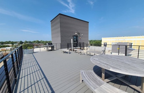 Champaign Apartment | Prime 520 Neil: Downtown Champaign with Family-Friendly Amenities