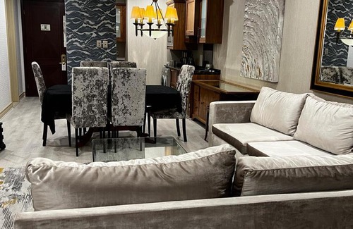 Sandown Apartment | Discover 523 Michelangelo: Family-Friendly Retreat with Pool