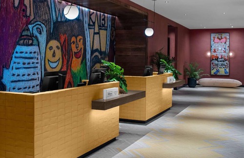 Kingston Hotel | Elegant 53 m² Hotel with Pool & Restaurant - Rated 9/10