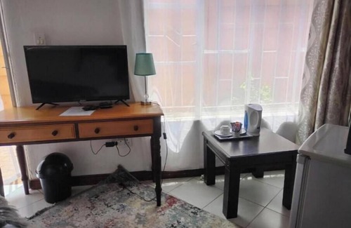 Sunnyside Apartment | 54 Brecher Deluxe Double Room with Shower #2