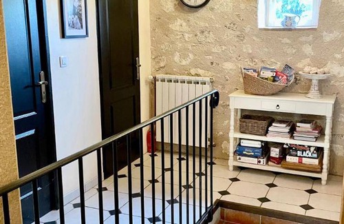 Theneuil Bed & Breakfast | Pet-Friendly Bed and Breakfast for 3 Guests with Kitchen
