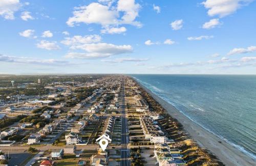 Nags Head House | Explore Dragonfly: Pet-Friendly Retreat with Pool & Hot Tub