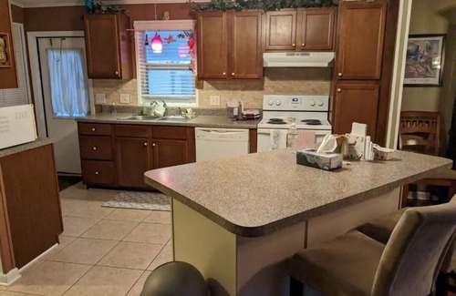 Horizon Village House | Comfortable 2 Bedroom Retreat with Breakfast Amenities