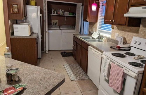 Horizon Village House | Comfortable 2 Bedroom Retreat with Breakfast Amenities