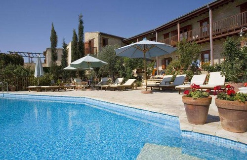 Tochni Apartment | Spacious 2-Bedroom Apartment with Pool for Families