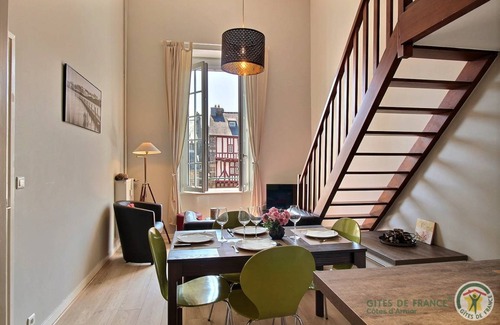 Dinan House | Cozy 2-Bedroom Gîte for 4 Guests with Kitchen Amenities