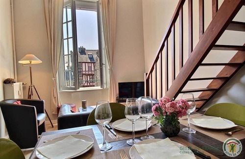 Dinan House | Cozy 2-Bedroom Gîte for 4 Guests with Kitchen Amenities