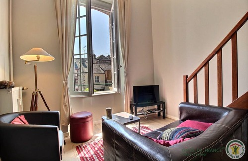 Dinan House | Cozy 2-Bedroom Gîte for 4 Guests with Kitchen Amenities