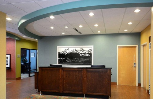 Martinsville Hotel | Spacious Hotel with Pool & Pet-Friendly Amenities