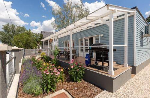 Gardony House | Spacious 2-Bedroom House with Pool for Up to 6 Guests