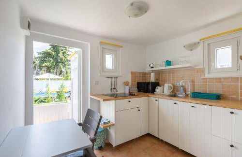 Gardony House | Spacious 2-Bedroom House with Pool for Up to 6 Guests