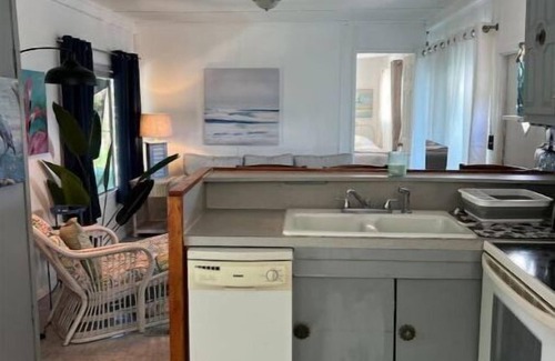 Fort Pierce North House | Welcoming 55+ Treasure Coast Mobile Home with Breakfast