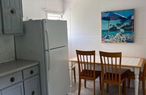 Fort Pierce North House | Welcoming 55+ Treasure Coast Mobile Home with Breakfast