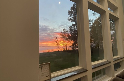 New Lisbon House | Experience a Unique Lake House Near Castle Rock & Wi Dells