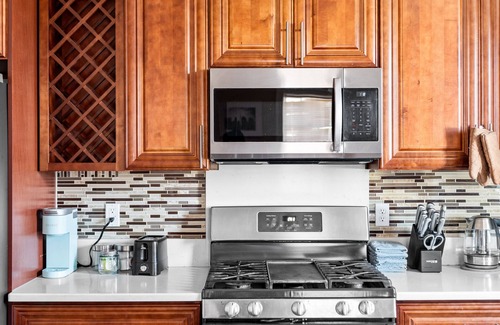 Quincy Apartment | Spacious 555 Apartment with Spa & Hot Tub, Rated 9.8