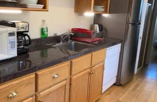 University South House | 555#5 townhrse 2bdrm/2bth private crtyard AC windw
