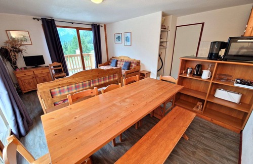 Valfrejus Apartment | 55m² Apartment with 2 balconies, near ski lift, sleeps 8-10