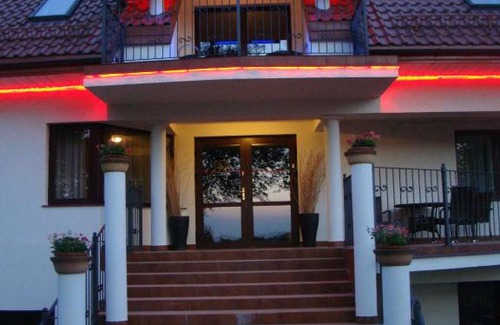 Mikolajki Hotel | Family-Friendly 55myHOUSE: Top-Rated with Kitchen Access