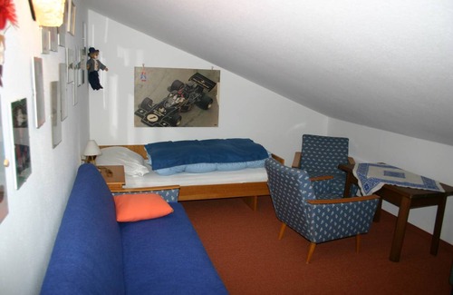 Groissenbach Apartment | Spacious 56 m² Apartment for Up to 4 Guests with Mountain View