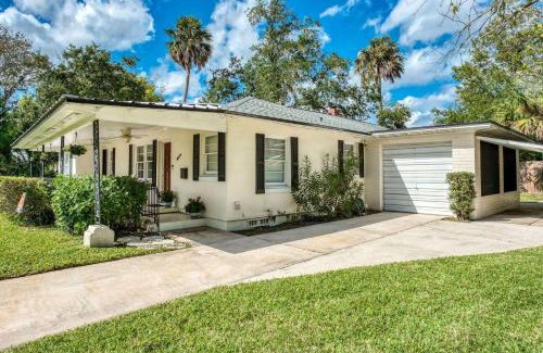 Downtown Historic District House | Exceptional Stay at 56 Valencia Street - Family-Friendly Haven