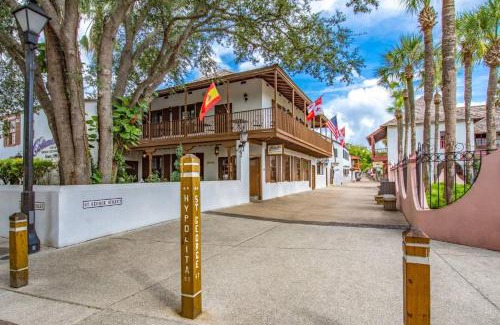 Downtown Historic District House | Exceptional Stay at 56 Valencia Street - Family-Friendly Haven