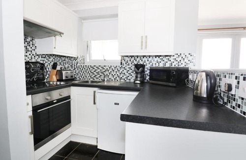 Corton House | Pet-Friendly Retreat at 56 Waterside Park with Ocean Views