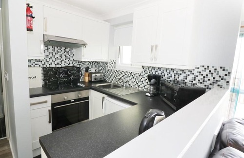Corton House | Pet-Friendly Retreat at 56 Waterside Park with Ocean Views