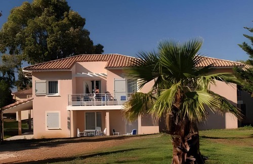 La Londe-les-Maures Hotel | 57 m² Hotel ∙ 2 bedrooms ∙ 6 guests