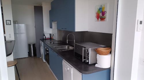 Le Home Apartment | Seaside Haven with Ocean View & Hot Tub in Cabourg
