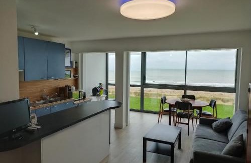 Le Home Apartment | Seaside Haven with Ocean View & Hot Tub in Cabourg