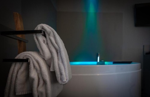 Orio al Serio Hotel | Discover Comfort at 57 Reshotel Orio - Family-Friendly Escape
