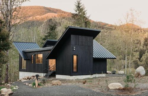 Maple Falls House | Pet-Friendly Cabin with Wi-Fi and Breathtaking Views