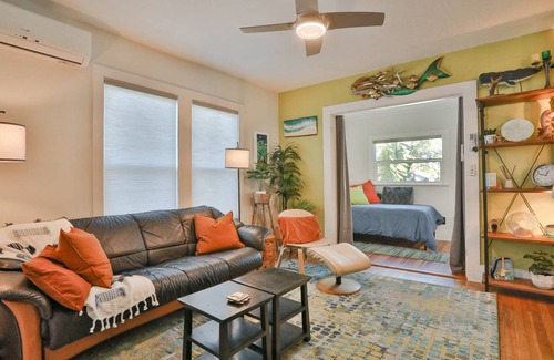 St. Petersburg - Clearwater Cottage | Spacious 2-Bedroom Cottage for Families and Pets