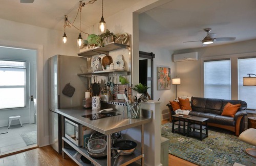 St. Petersburg - Clearwater Cottage | Spacious 2-Bedroom Cottage for Families and Pets