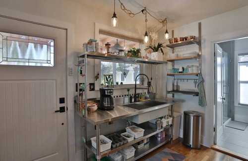 St. Petersburg - Clearwater Cottage | Spacious 2-Bedroom Cottage for Families and Pets