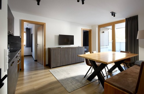 Gargellen Apartment | Alpinresort: Family-Friendly Escape with Pool and Kitchen