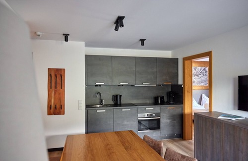 Gargellen Apartment | Alpinresort: Family-Friendly Escape with Pool and Kitchen