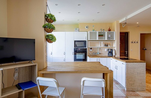 Feuillat Desgenettes Apartment | Modern Comfort in the Heart of Lyon with Family-Friendly Amenities