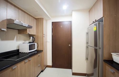 Khlong Toei Nuea Apartment | Modern 2-Bedroom Retreat in Downtown Bangkok Near BTS