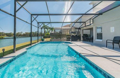 Lake Berkley Villa | 5B/3B Lake View Private Pool