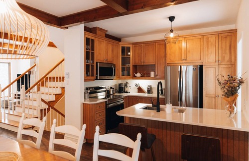 Mont-Tremblant House | Scenic 5BD Mountain Retreat - Perfect for Family Ski Trips